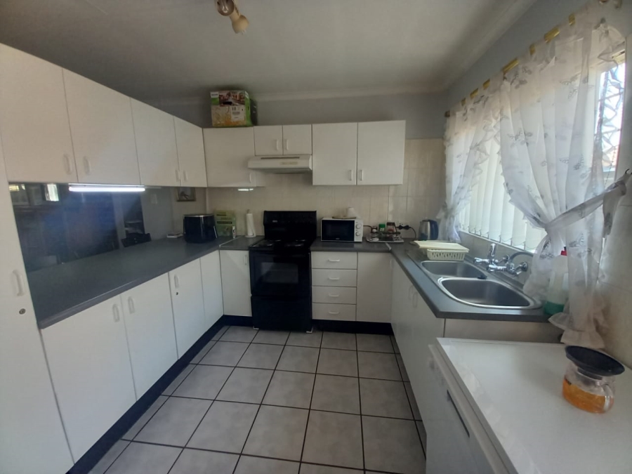 2 Bedroom Property for Sale in Noordheuwel Gauteng