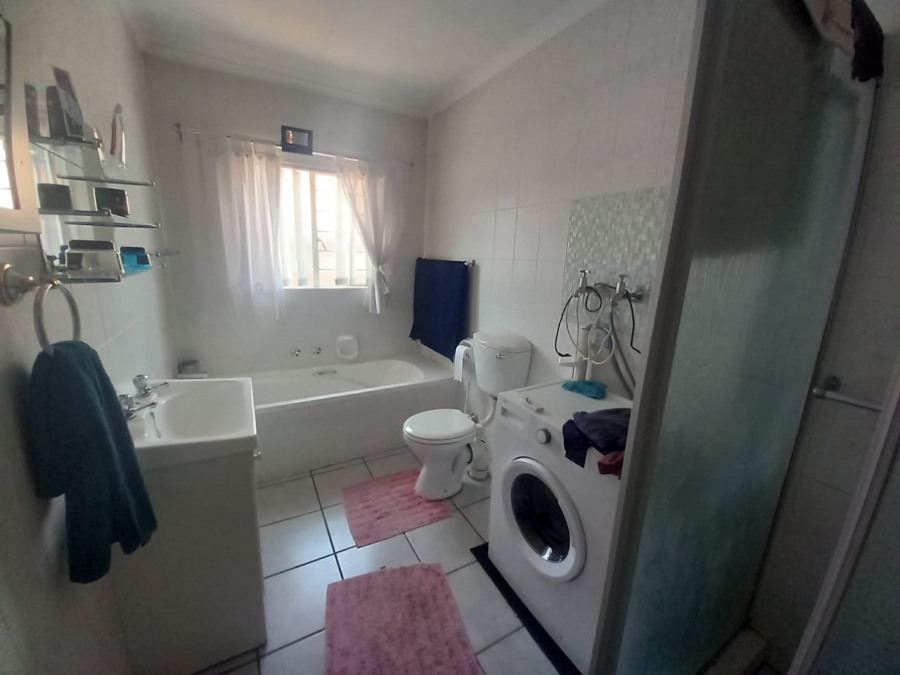 2 Bedroom Property for Sale in Noordheuwel Gauteng