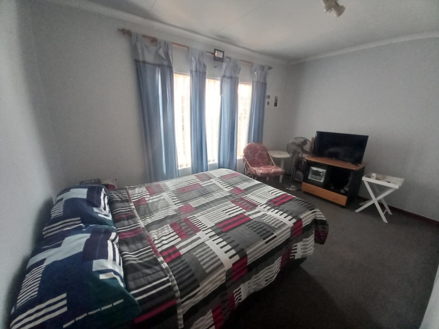 2 Bedroom Property for Sale in Noordheuwel Gauteng