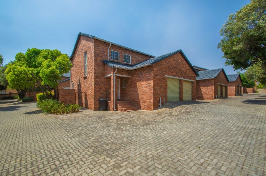 3 Bedroom Property for Sale in Wilgeheuwel Gauteng