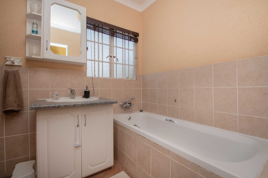 3 Bedroom Property for Sale in Wilgeheuwel Gauteng