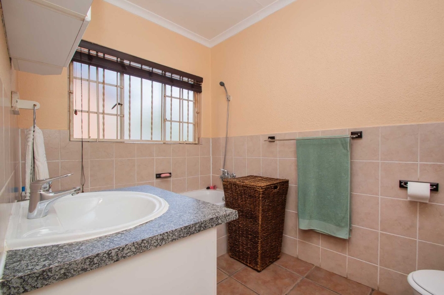 3 Bedroom Property for Sale in Wilgeheuwel Gauteng