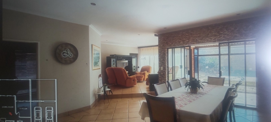 5 Bedroom Property for Sale in Glen Marais Gauteng