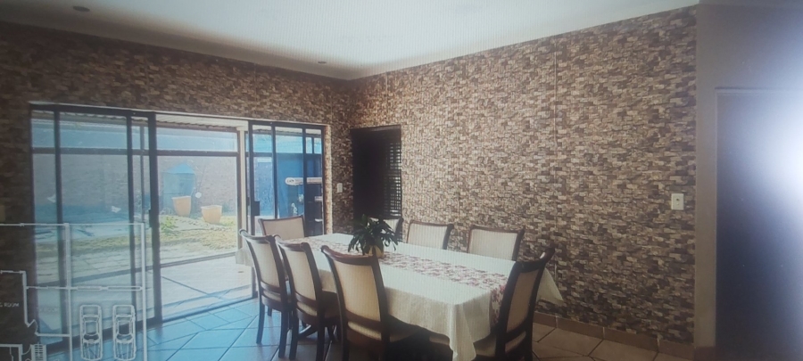 5 Bedroom Property for Sale in Glen Marais Gauteng