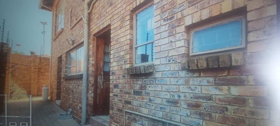 5 Bedroom Property for Sale in Glen Marais Gauteng