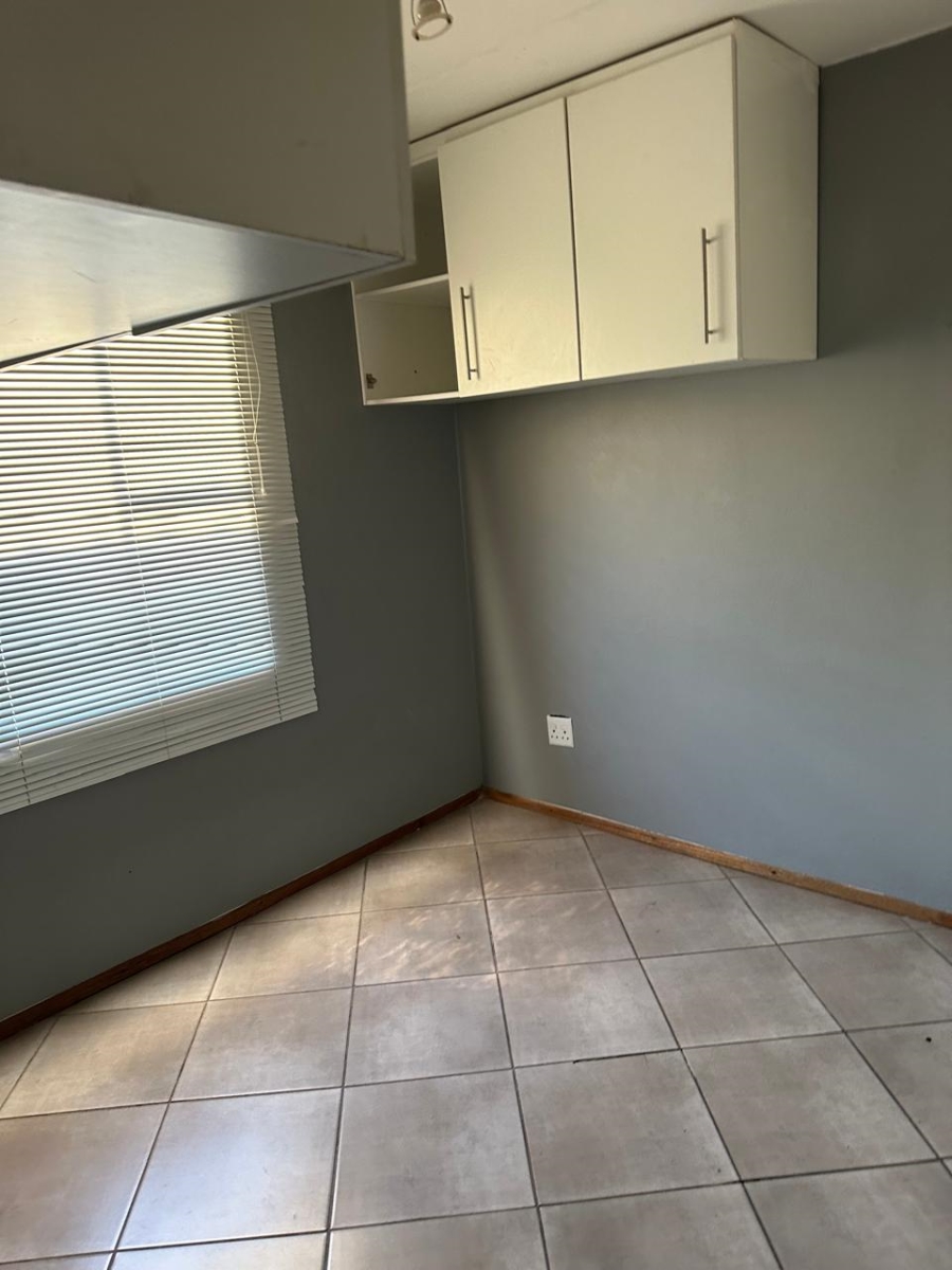 2 Bedroom Property for Sale in Albertsdal Gauteng