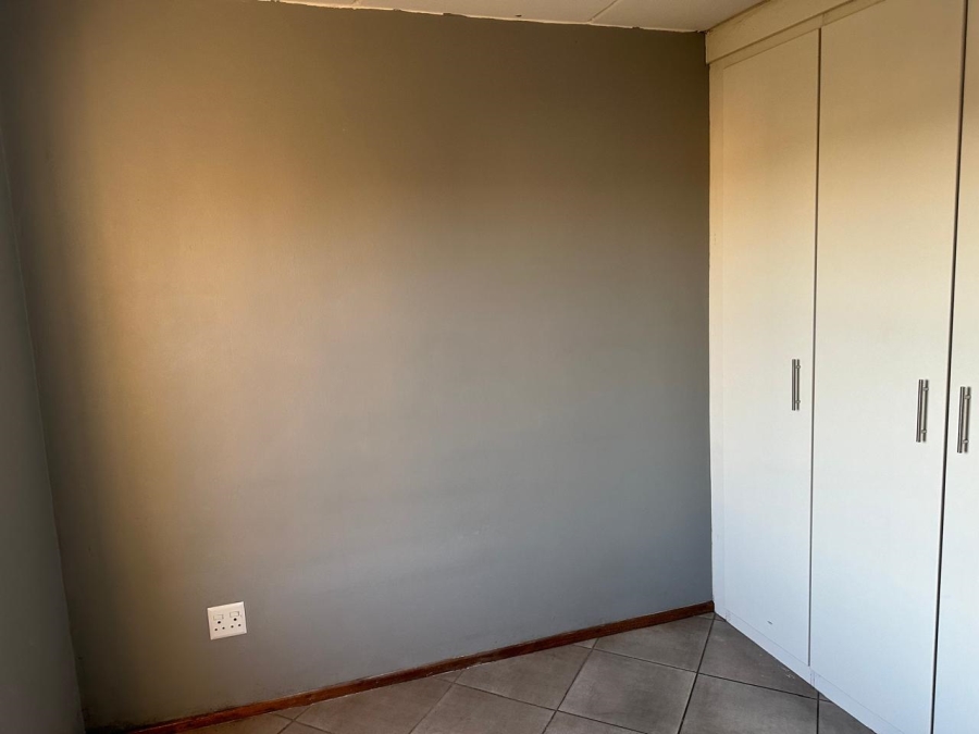 2 Bedroom Property for Sale in Albertsdal Gauteng