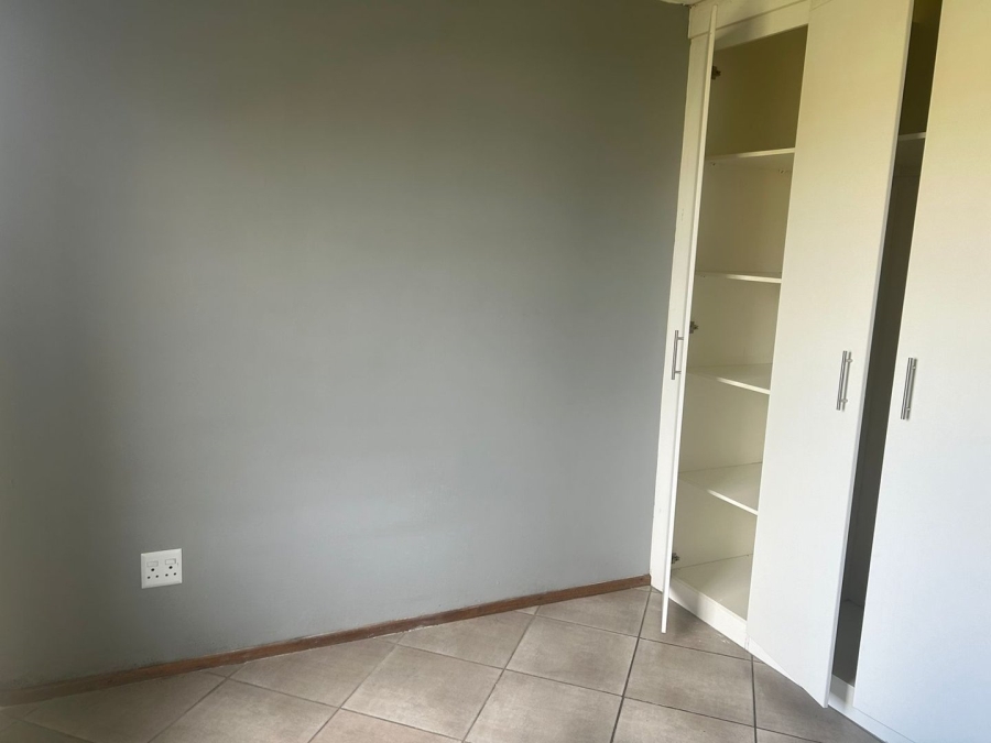 2 Bedroom Property for Sale in Albertsdal Gauteng