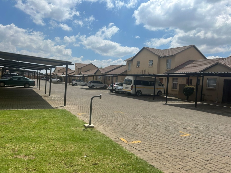 2 Bedroom Property for Sale in Albertsdal Gauteng