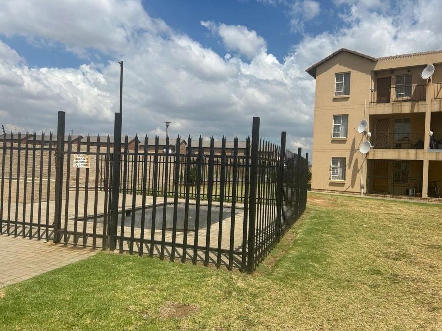 2 Bedroom Property for Sale in Albertsdal Gauteng