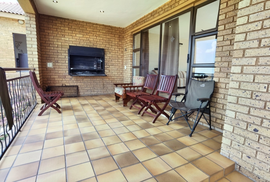 5 Bedroom Property for Sale in Bronkhorstbaai Gauteng