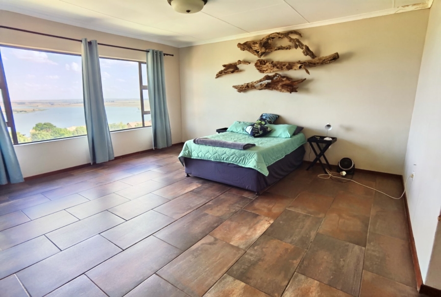 5 Bedroom Property for Sale in Bronkhorstbaai Gauteng