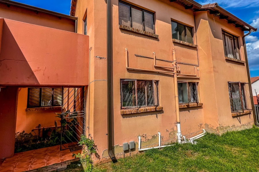 2 Bedroom Property for Sale in Mondeor Gauteng