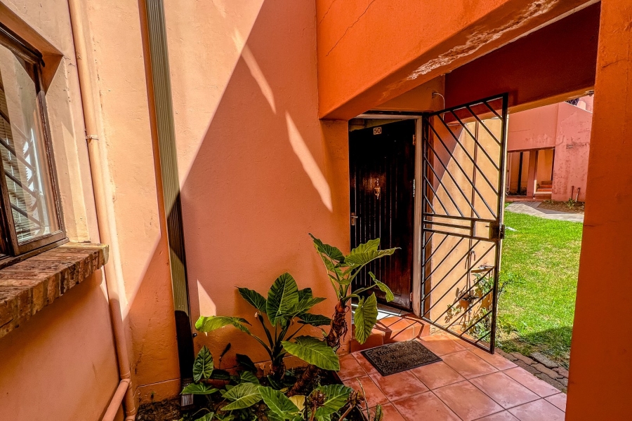 2 Bedroom Property for Sale in Mondeor Gauteng