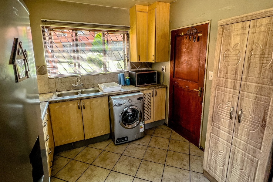 2 Bedroom Property for Sale in Mondeor Gauteng