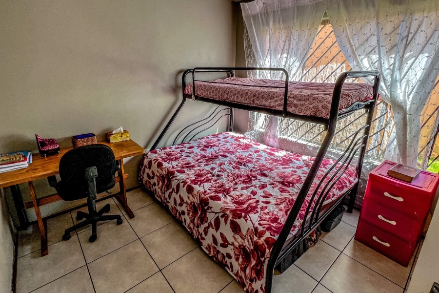 2 Bedroom Property for Sale in Mondeor Gauteng