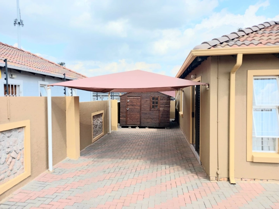 3 Bedroom Property for Sale in Alveda Gauteng