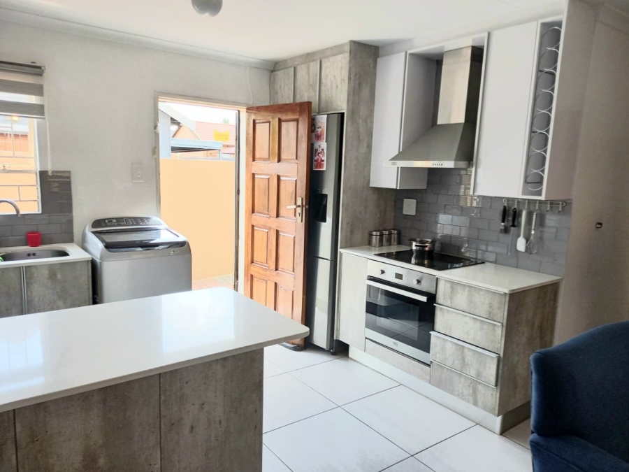 3 Bedroom Property for Sale in Alveda Gauteng