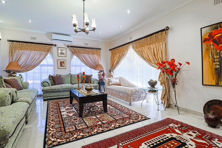 5 Bedroom Property for Sale in Mondeor Gauteng