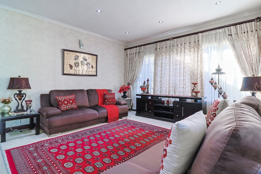 5 Bedroom Property for Sale in Mondeor Gauteng