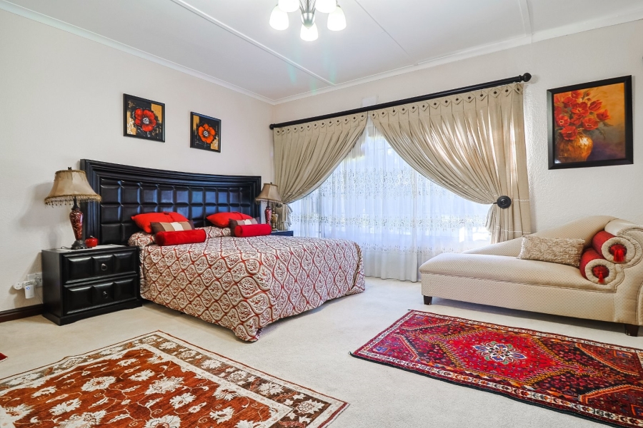 5 Bedroom Property for Sale in Mondeor Gauteng