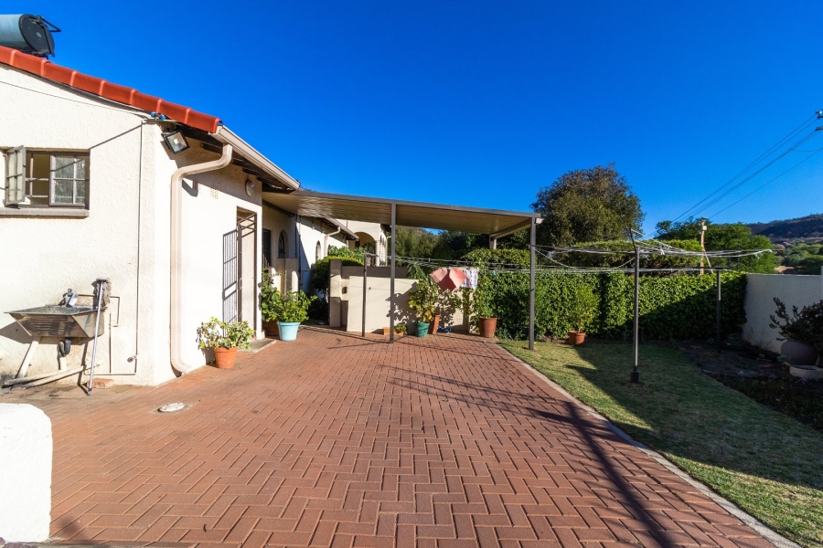 5 Bedroom Property for Sale in Mondeor Gauteng