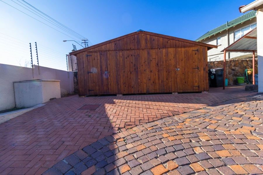 5 Bedroom Property for Sale in Mondeor Gauteng