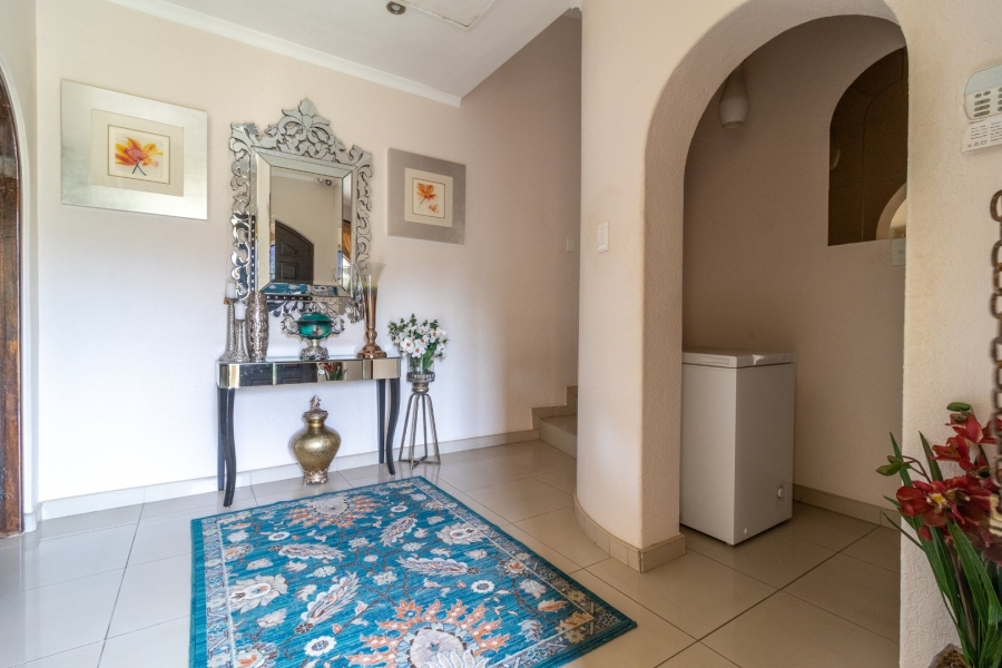 5 Bedroom Property for Sale in Mondeor Gauteng