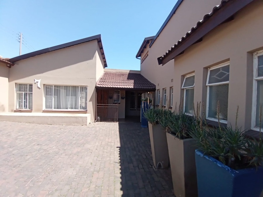 4 Bedroom Property for Sale in Rant En Dal Gauteng