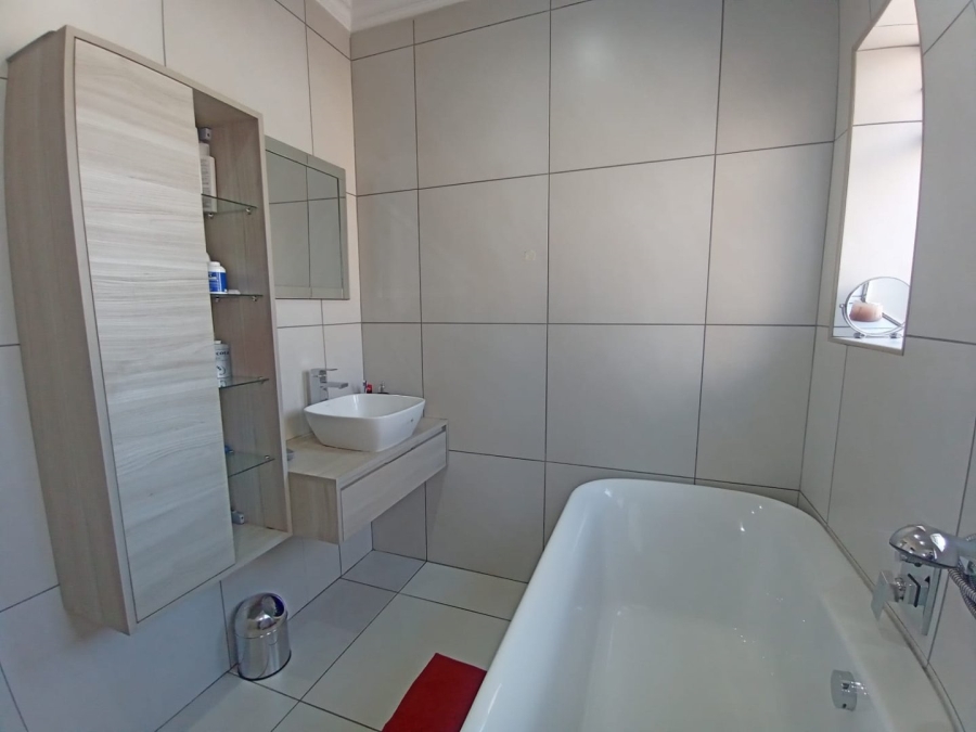 4 Bedroom Property for Sale in Rant En Dal Gauteng