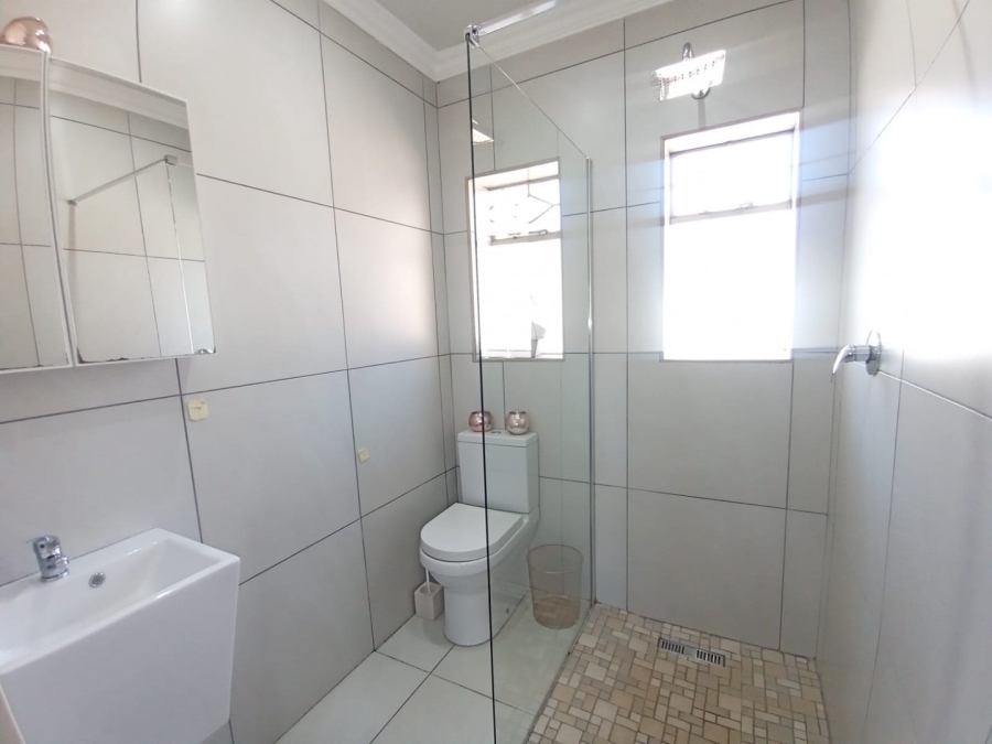 4 Bedroom Property for Sale in Rant En Dal Gauteng