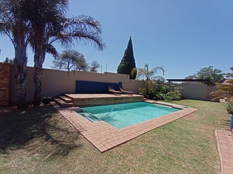 4 Bedroom Property for Sale in Rant En Dal Gauteng