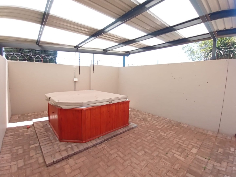 4 Bedroom Property for Sale in Rant En Dal Gauteng