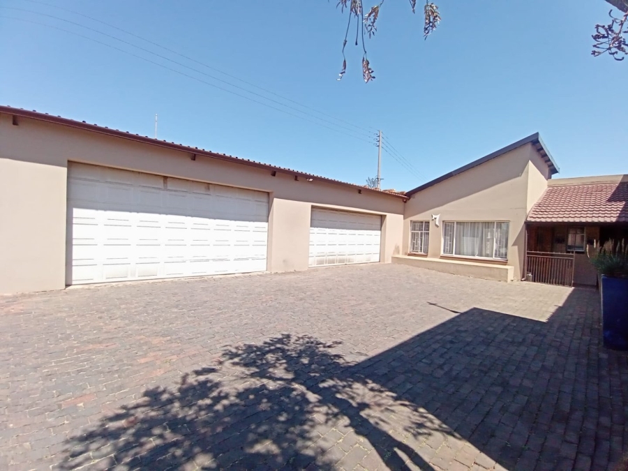 4 Bedroom Property for Sale in Rant En Dal Gauteng