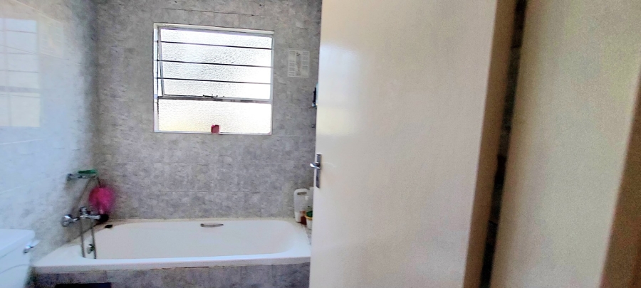 2 Bedroom Property for Sale in Ridgeway Gauteng