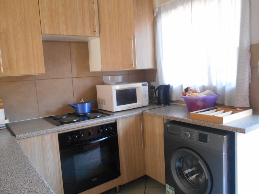 To Let 2 Bedroom Property for Rent in Monavoni Gauteng