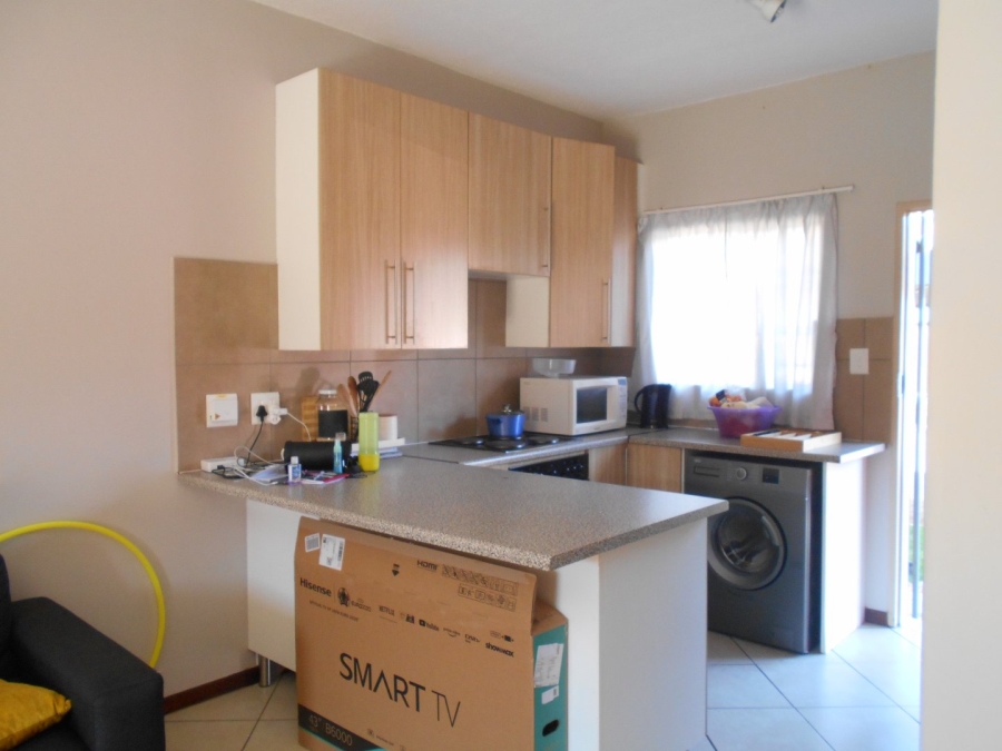 To Let 2 Bedroom Property for Rent in Monavoni Gauteng