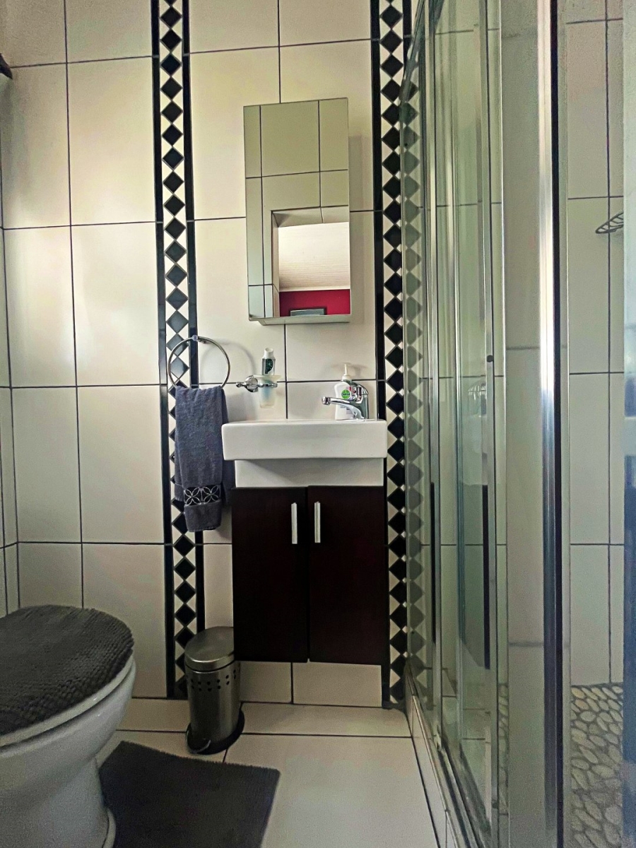 3 Bedroom Property for Sale in Eldoraigne Gauteng