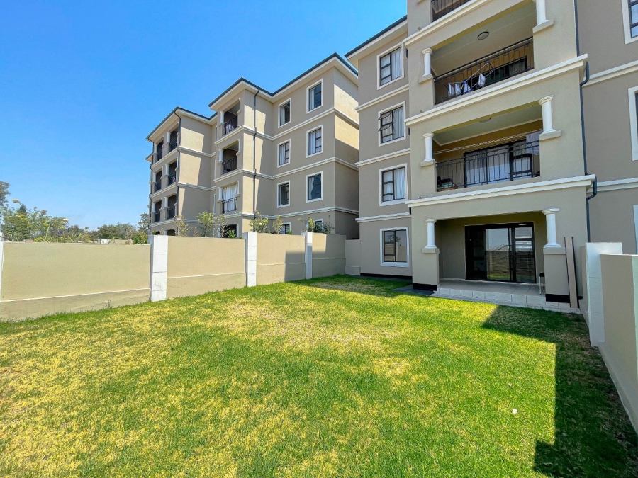 2 Bedroom Property for Sale in Blue Hills Gauteng