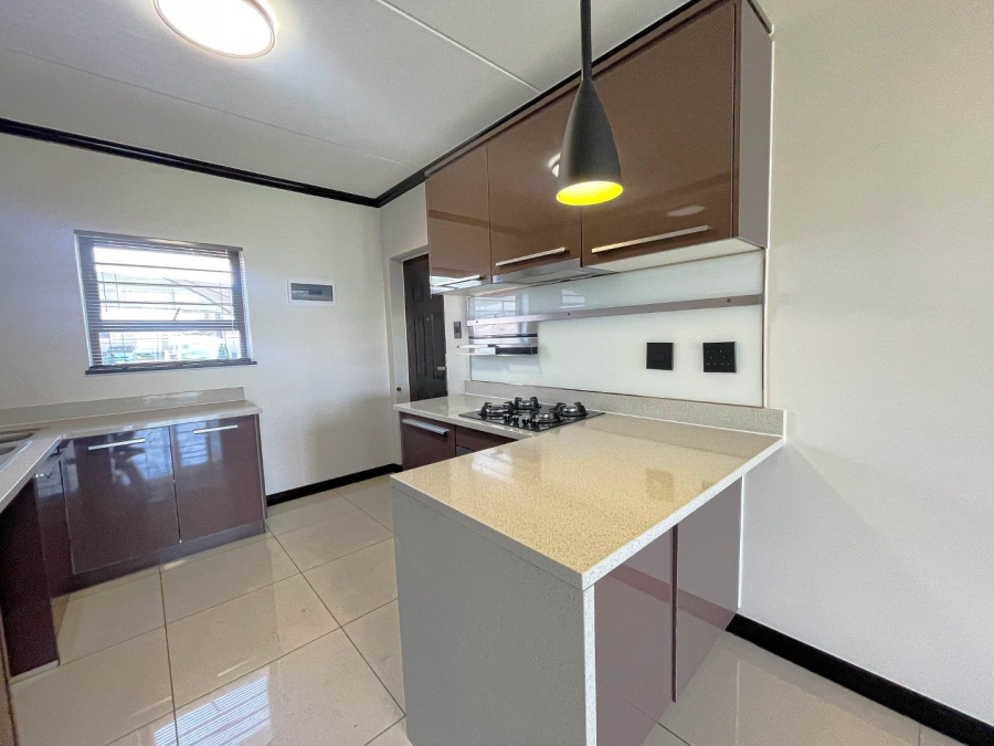 2 Bedroom Property for Sale in Blue Hills Gauteng