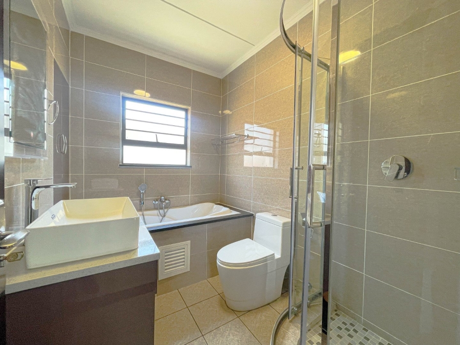 2 Bedroom Property for Sale in Blue Hills Gauteng