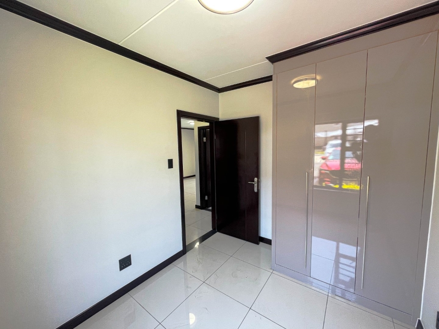 2 Bedroom Property for Sale in Blue Hills Gauteng