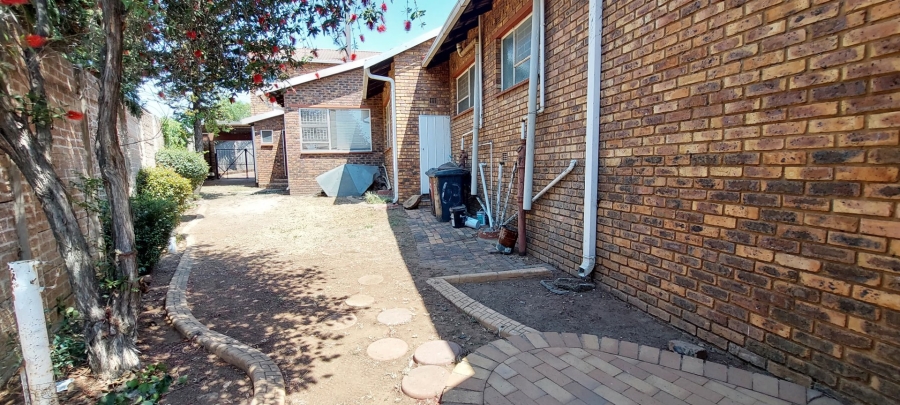 5 Bedroom Property for Sale in Suideroord Gauteng