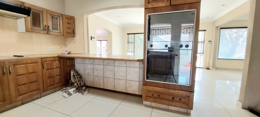 5 Bedroom Property for Sale in Suideroord Gauteng