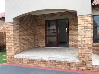 To Let 2 Bedroom Property for Rent in Monavoni Gauteng