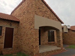 To Let 2 Bedroom Property for Rent in Monavoni Gauteng