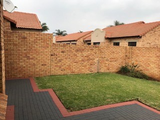 To Let 2 Bedroom Property for Rent in Monavoni Gauteng