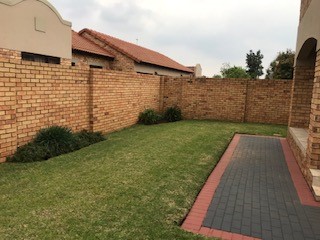 To Let 2 Bedroom Property for Rent in Monavoni Gauteng