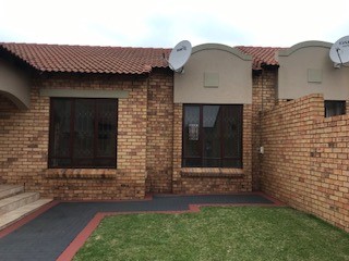 To Let 2 Bedroom Property for Rent in Monavoni Gauteng