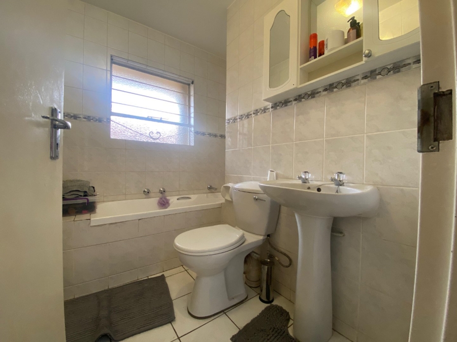 2 Bedroom Property for Sale in Vorna Valley Gauteng